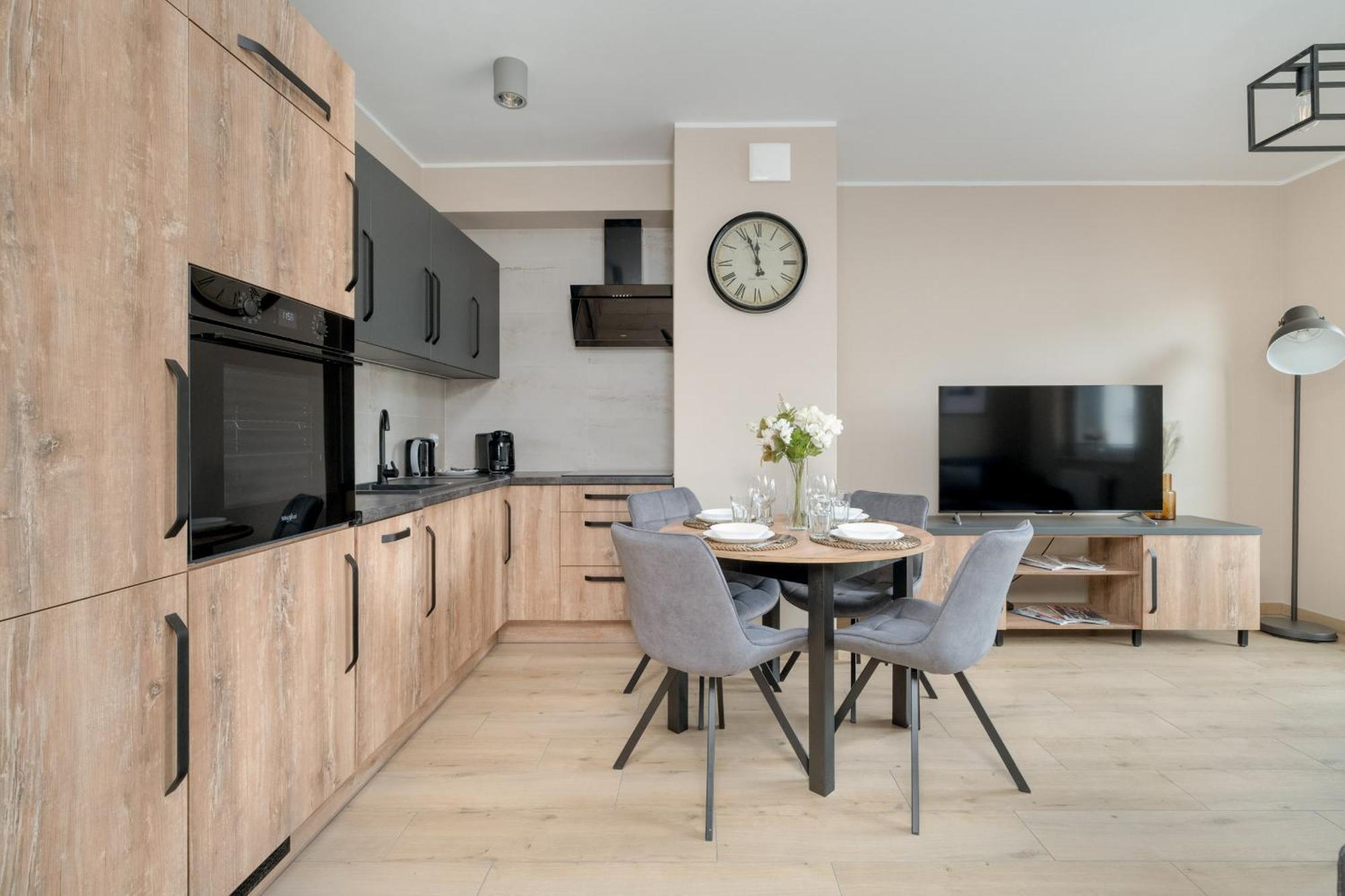 Cosy And Bright Apartment With Parking In Poznan By Noclegi Renters ภายนอก รูปภาพ
